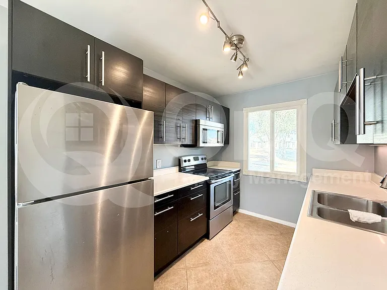 8051 N 32nd Ln — Photo 7
