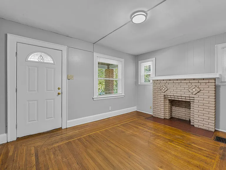 1026 Schiff Ave — Photo 3