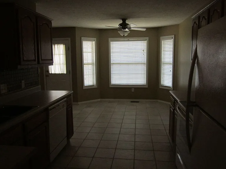 412 Denton — Photo 11