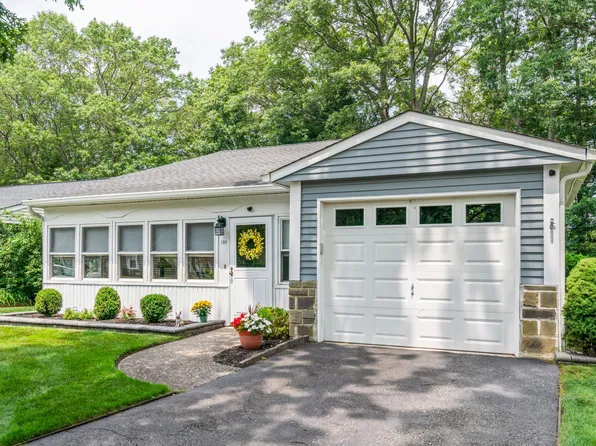 186 Canterbury Drive, Ridge, NY 11961