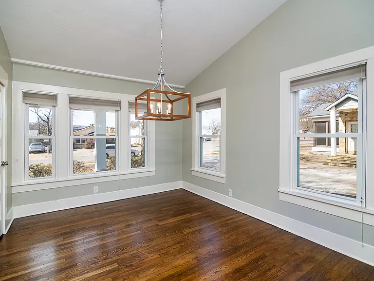 1817 Tremont Ave — Photo 6