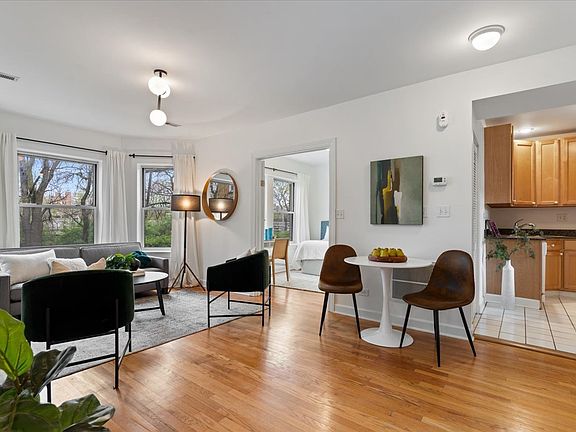 3rd image of 2579 W Montrose Ave APT 1N