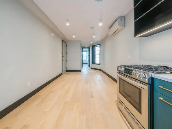 41 Van Wagenen Avenue image 15 of 26