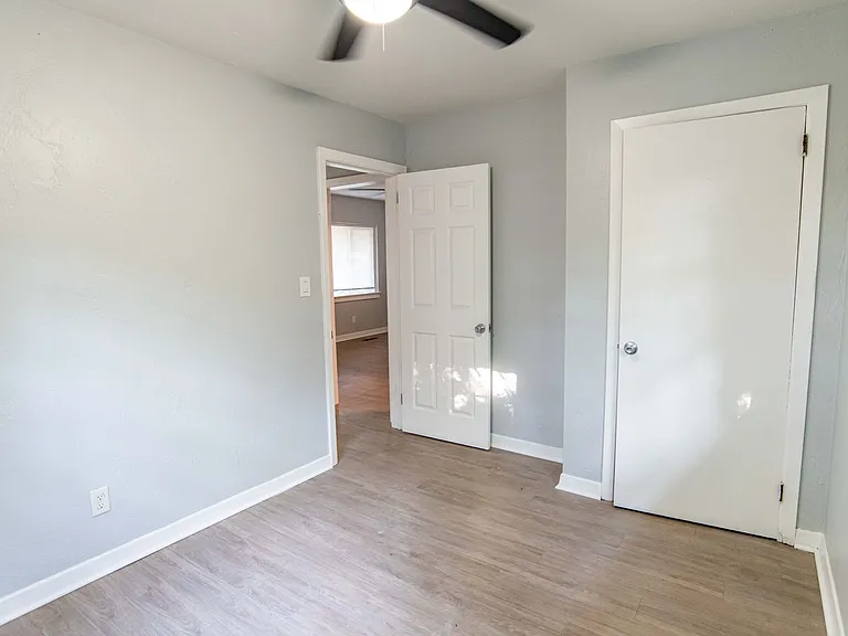 1343 Charlotte St — Photo 17