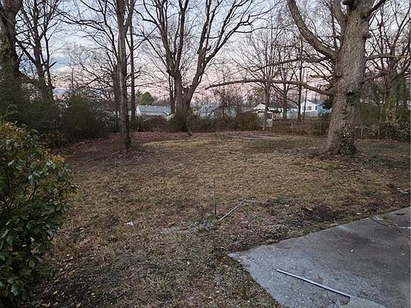 5th image of 1915 Woodside Dr
