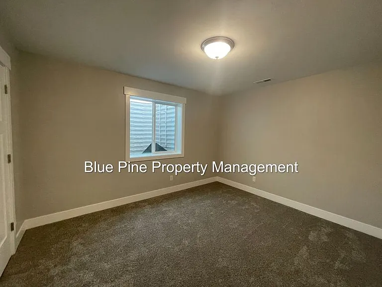 1924 Harrington Cir — Photo 25