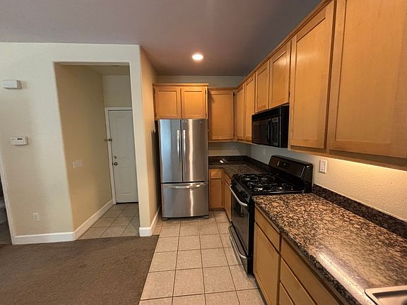 5th image of 40 Randall Ln