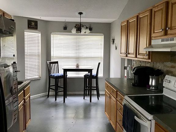 3rd image of 168 SW Oakwood Ct