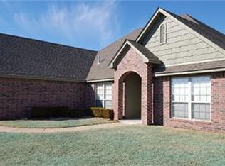 8421 Dunnwood Rd, Claremore, OK 74019