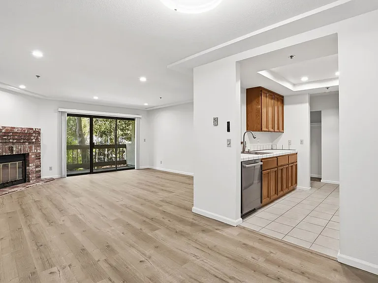 496 W Charleston Rd #103 — Photo 8