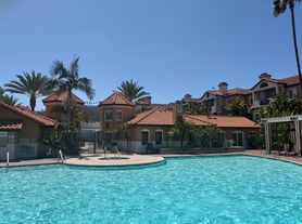 2150 Camino De La Reina