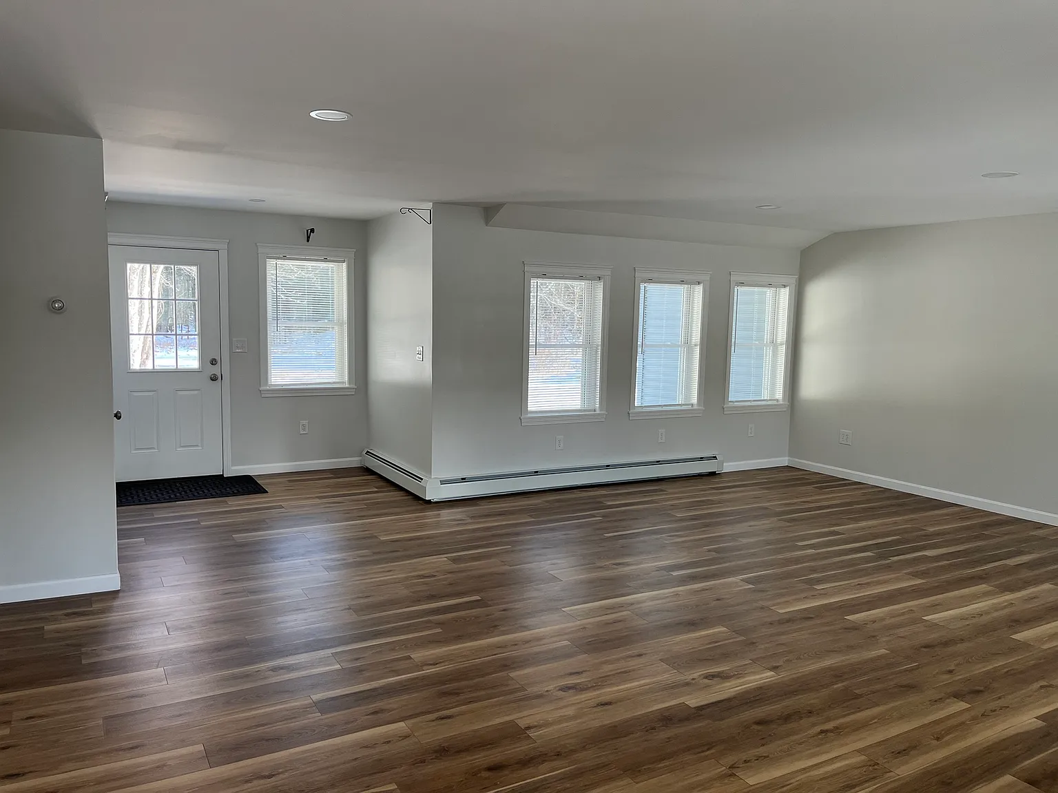 3 bed, 1200 sqft, $2,500 — Photo 3