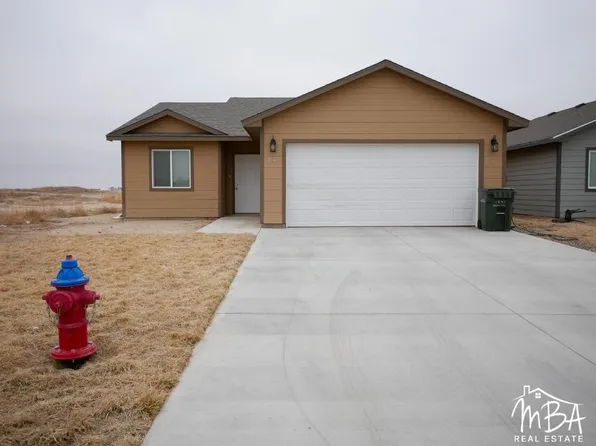 1845 Prairie View Dr, Garden City, KS 67846