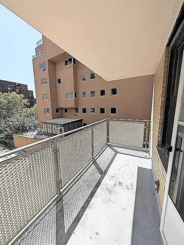 200 Corbin Pl — Photo 3