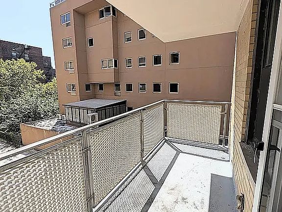 3rd image of 200 Corbin Pl #34