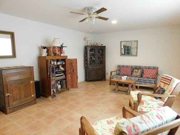 3rd image of 360 Louise Dr
