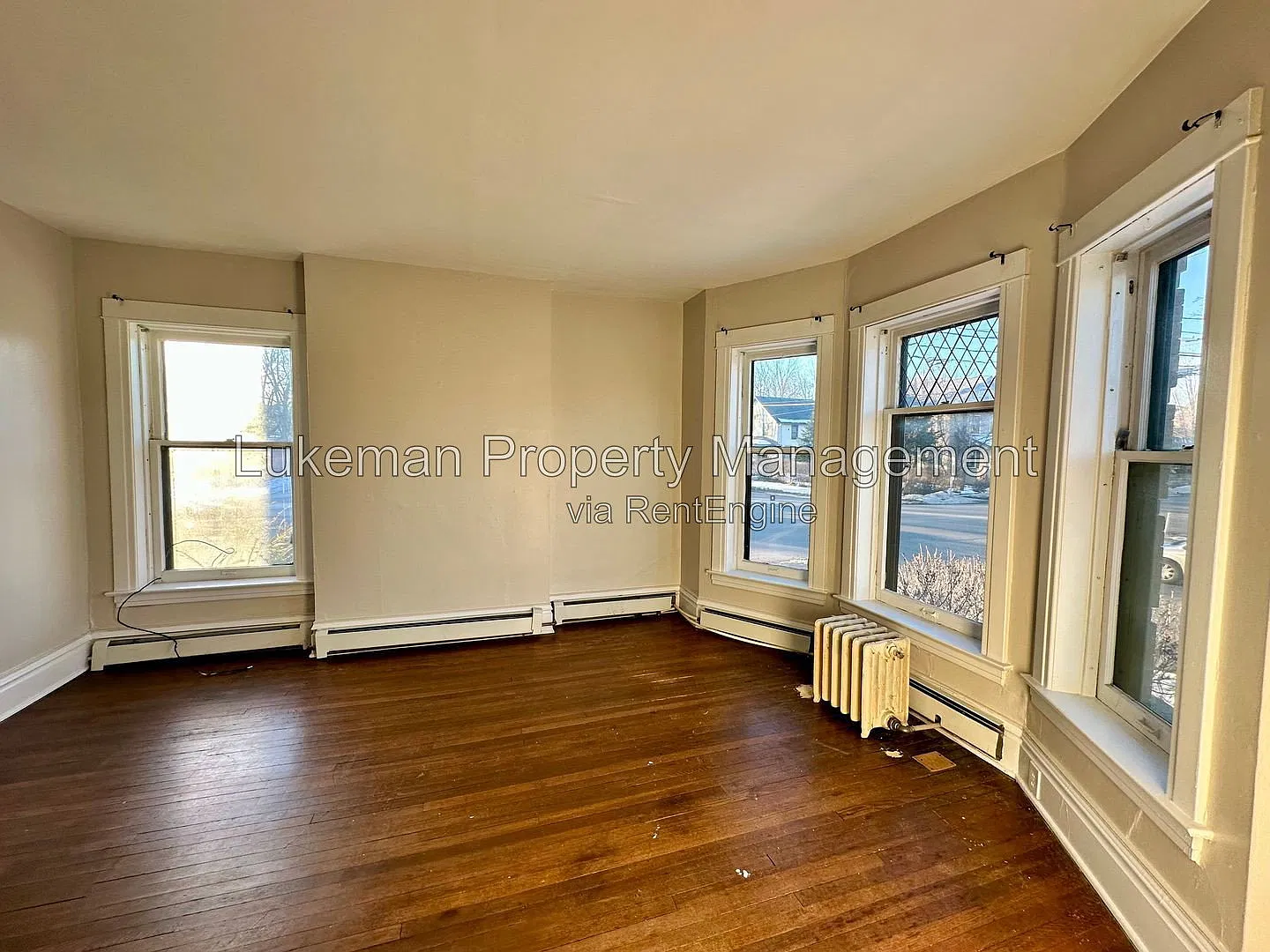 1 bed, 1.0 bath, 700 sqft, $925 — Photo 2