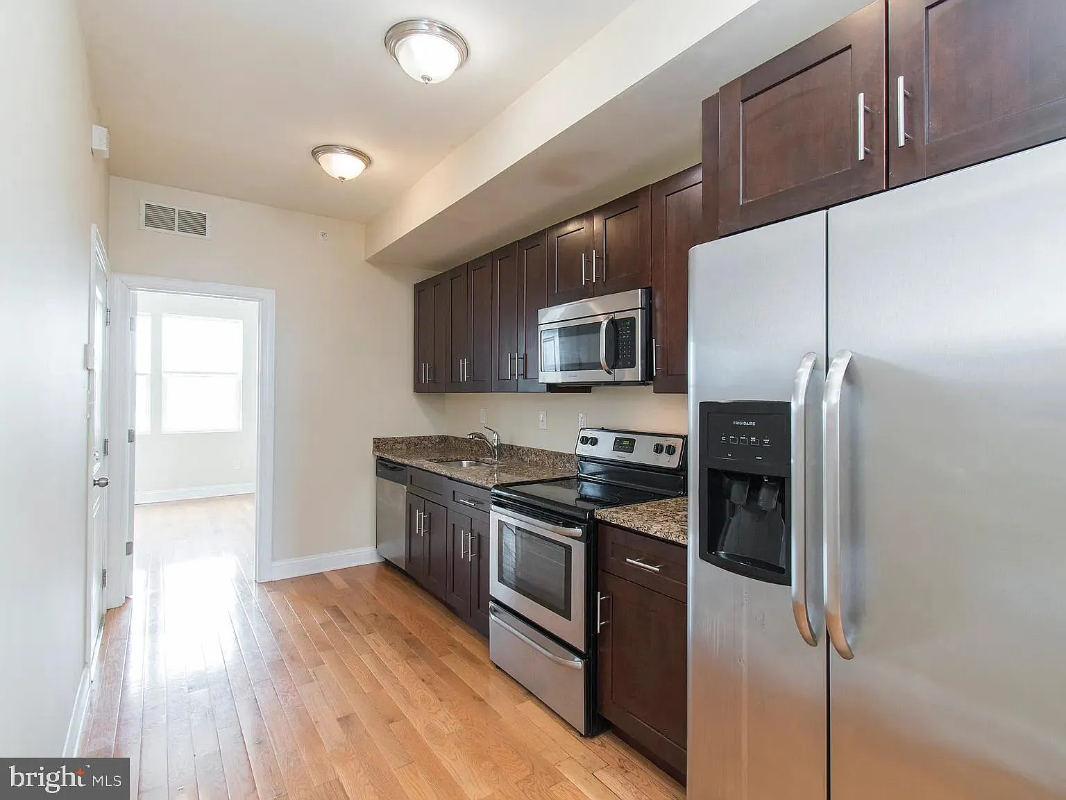 4 bed, 2.0 bath, 1300 sqft, $1,700 — Photo 2