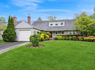 14 Hazel Pl, Woodmere, NY 11598