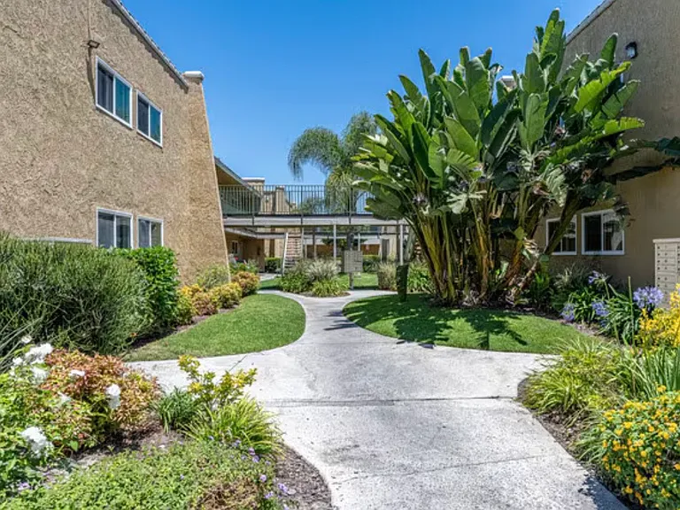 Lakewood Gardens — Photo 5