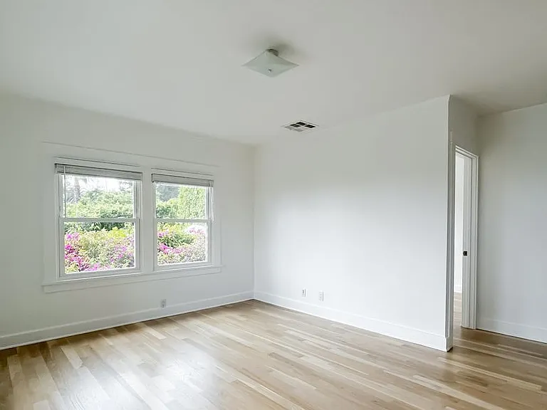 Unbelievable Stand-Alone 2-Bedroom House in Prime West Hollywood Hills — Photo 15