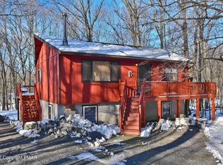 578 Mallard Ln, Bushkill, PA 18324
