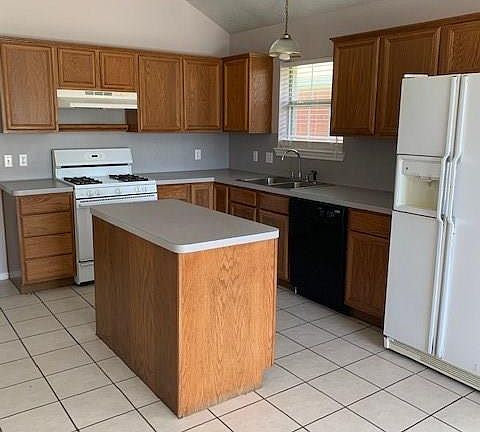 4th image of 2411 Carnation Ct