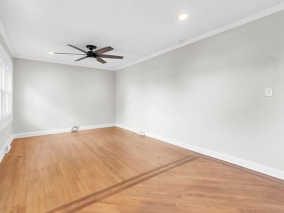 3rd image of 116 Valley Dr