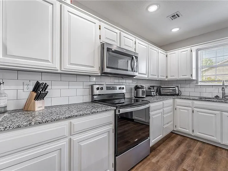 707 E Kara Ln — Photo 15
