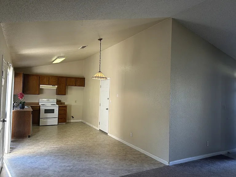 1917 Oostburg Ct — Photo 4