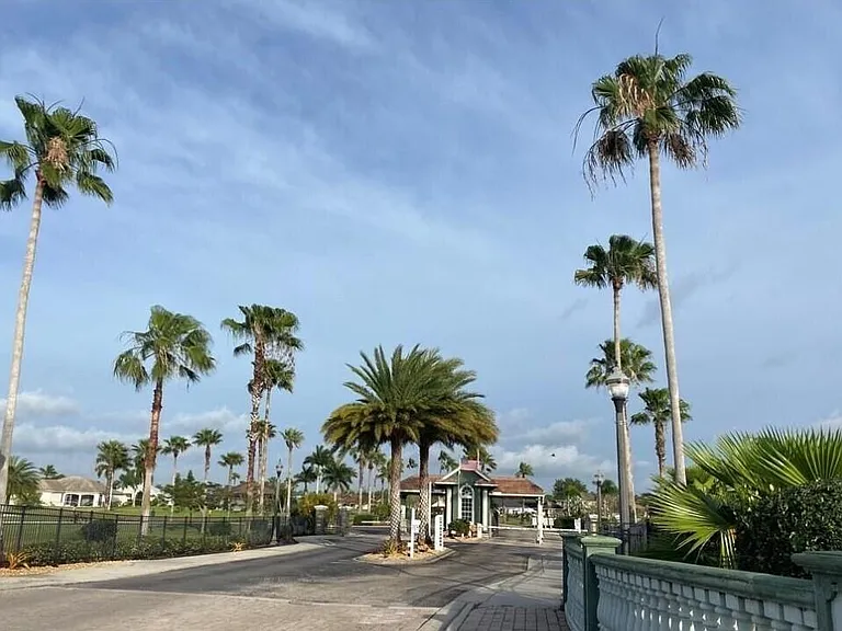 18168 Horizon View Blvd — Photo 2