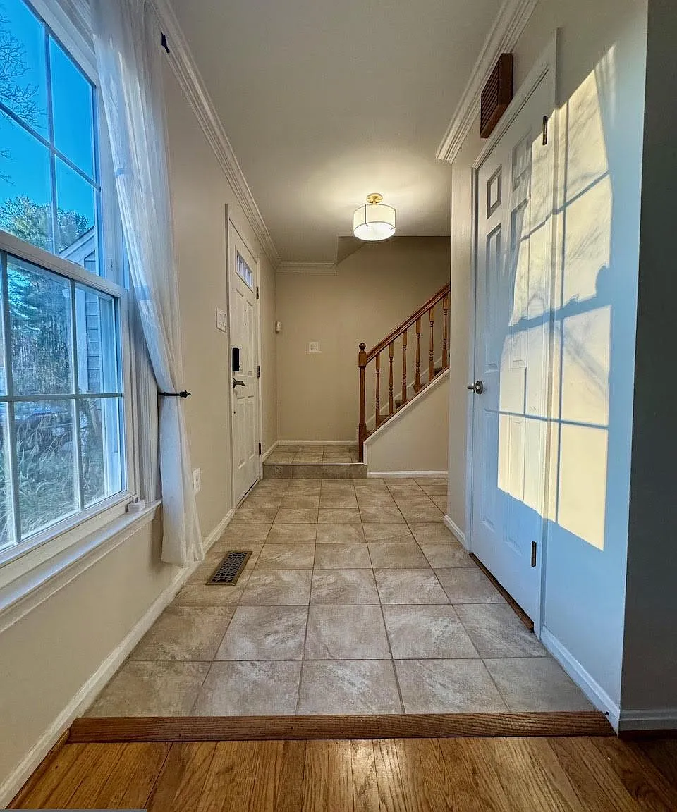 4 bed, 3.5 bath, 2918 sqft, $4,300 — Photo 4