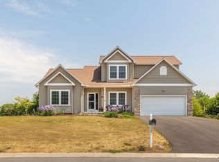 3927 Spring Meadow Dr, Camillus, NY 13031