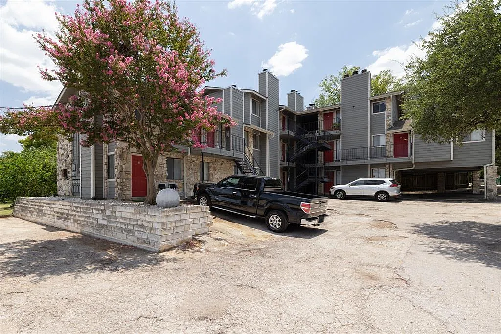 1 bed, 1.0 bath, 508 sqft, $795 — Photo 2