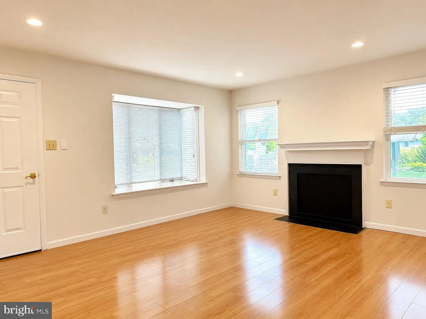 2 bed, 1.5 bath, 1120 sqft, $2,850 — Photo 2