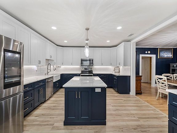 3rd image of 219 E Beacon Rd