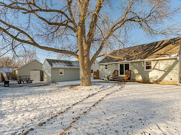 3rd image of 1630 3rd Ave NE