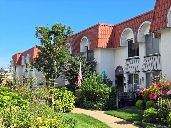 82 Alhambra Drive, Oceanside, NY 11572