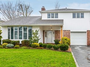 2072 Holland Way, Merrick, NY 11566