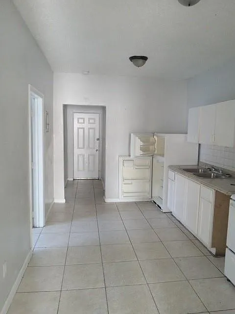 3 bed, 1.0 bath, 900 sqft, $2,250 — Photo 3