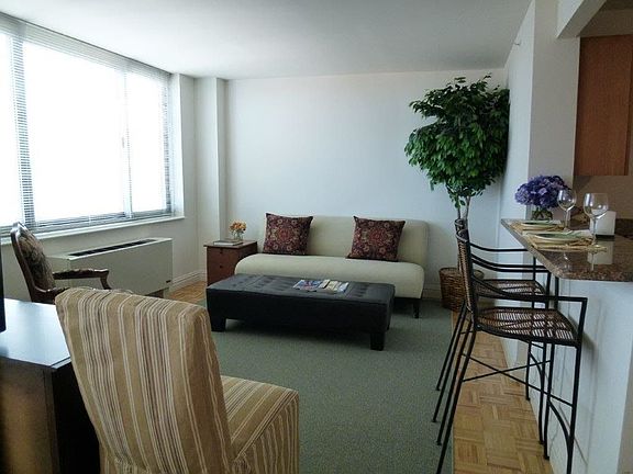 4th image of 1500 Lexington Ave APT 21B