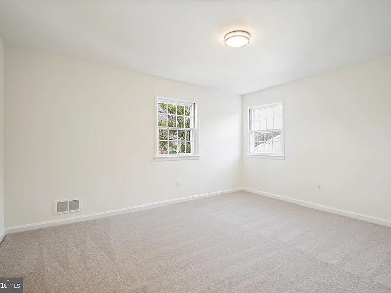 5801 Hillburne Way — Photo 23