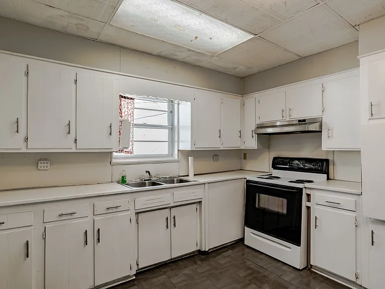 310 Stanley Ave — Photo 15