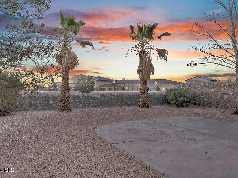 7489 Plaza Redonda Dr — Photo 45