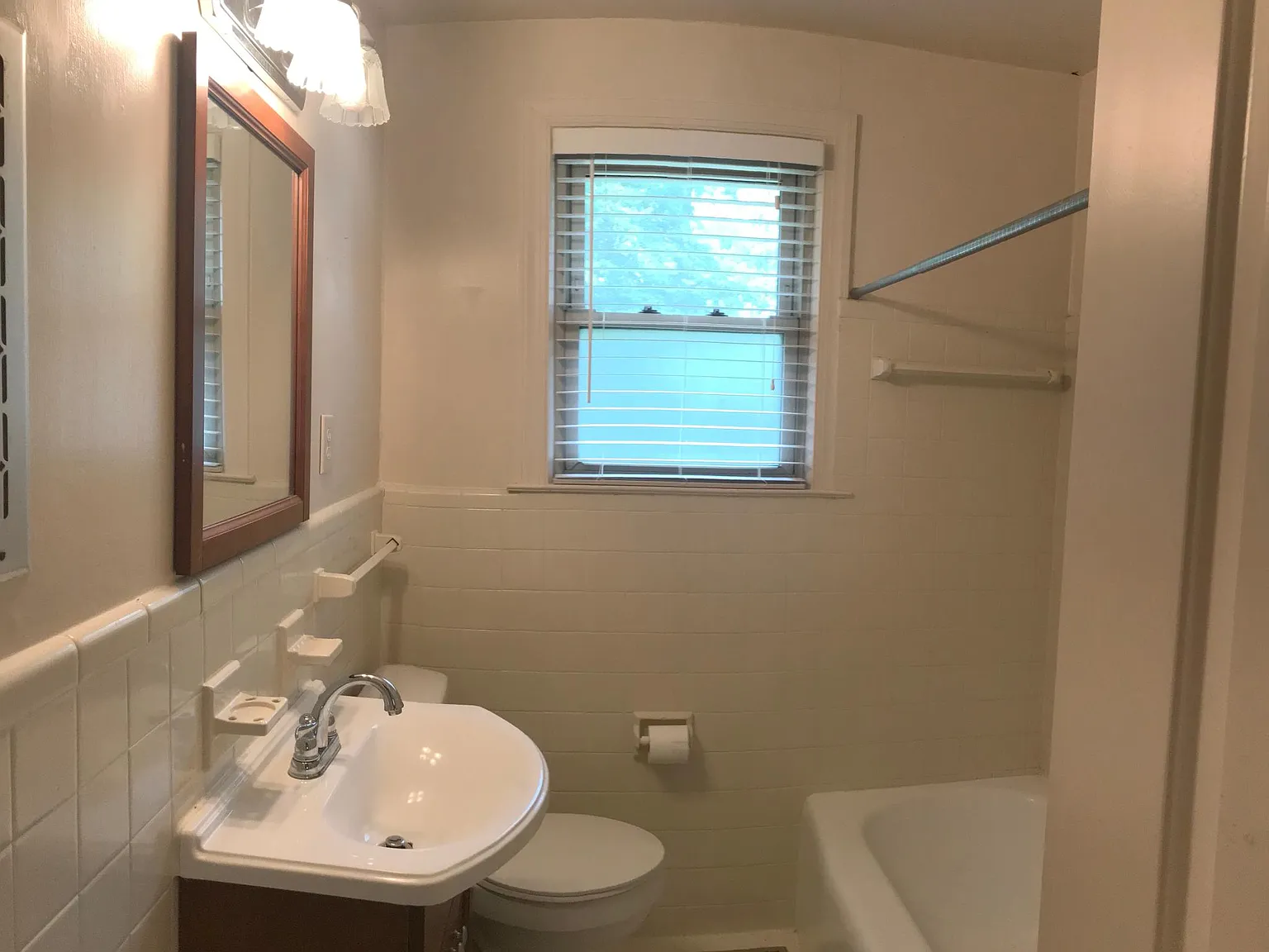 625 Gibson Dr — Photo 4