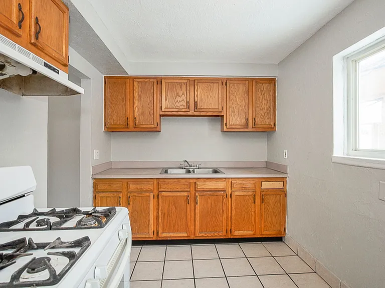 23755 Banbury Cir #10 — Photo 5