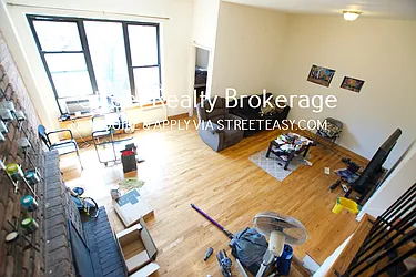 Rented by Street Realty Brokerage LLC