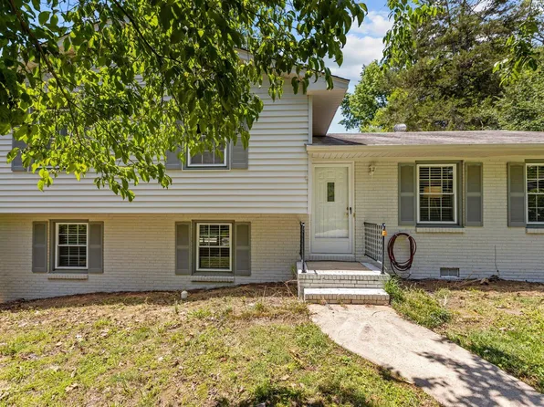 1012 Winwood Dr, Cary, NC 27511
