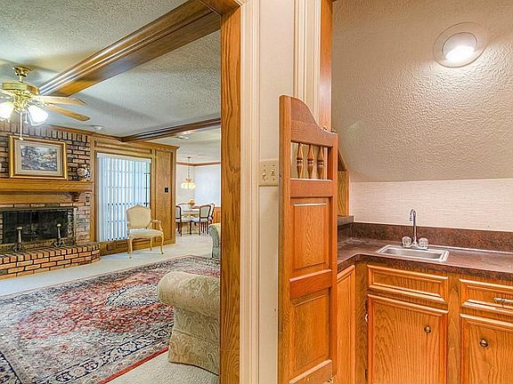 Wet Bar!!  Great for Entertaining