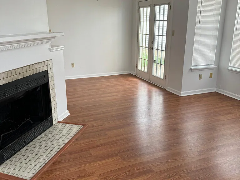 348 Bradford Colony Dr — Photo 3